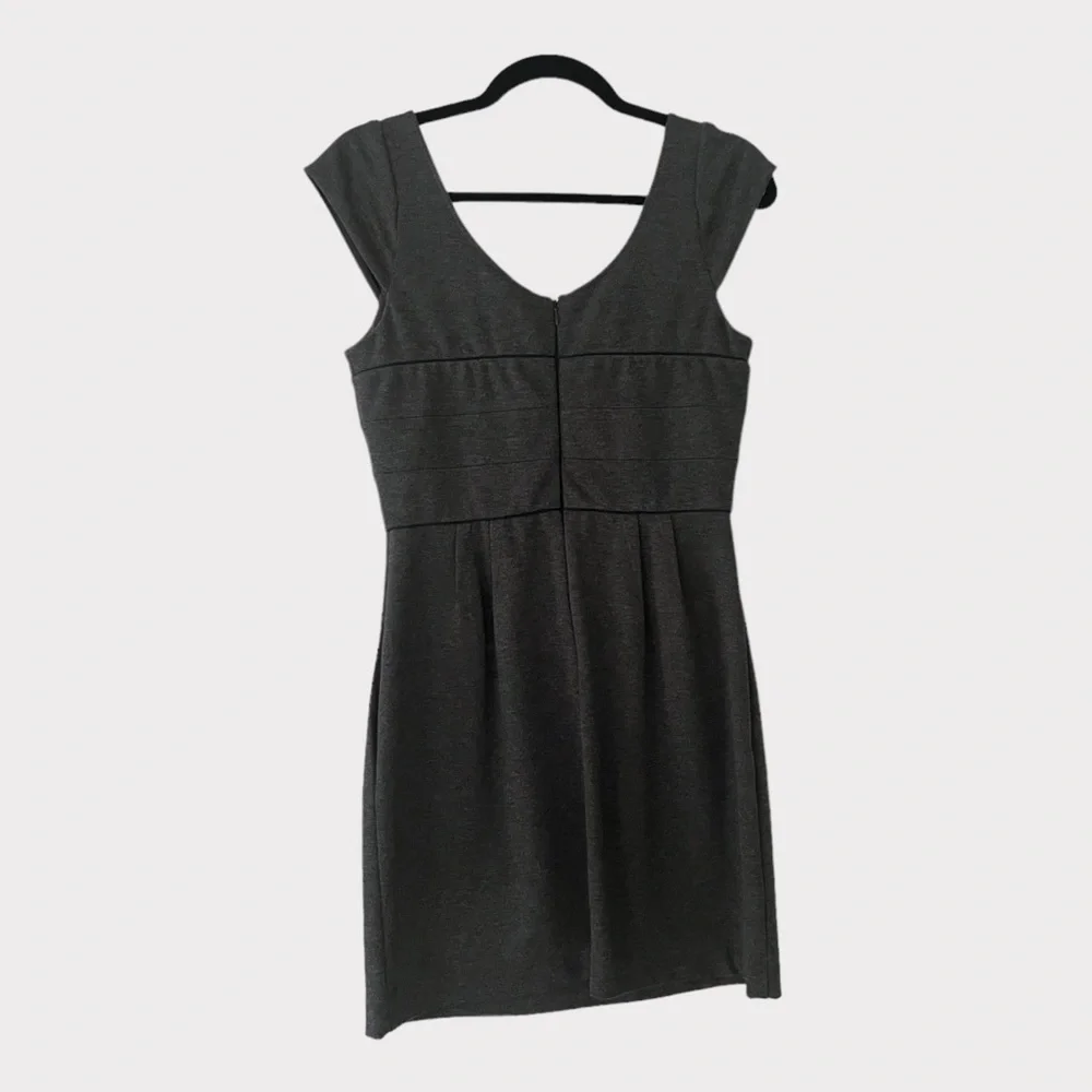 BCBG Max Azria grey dress with pockets size 6